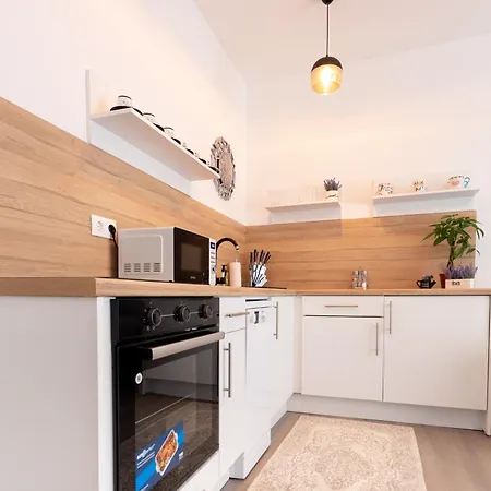 Beehome Apartment *