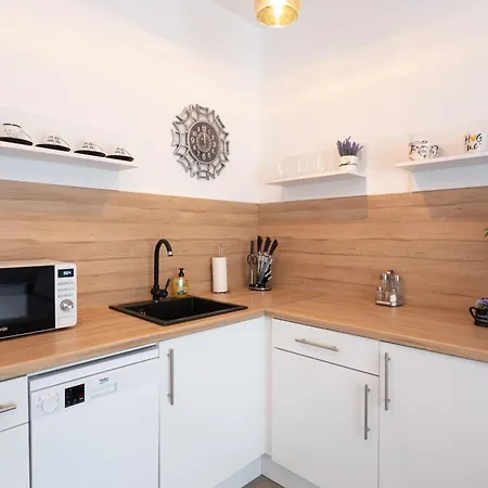 Beehome Apartment *